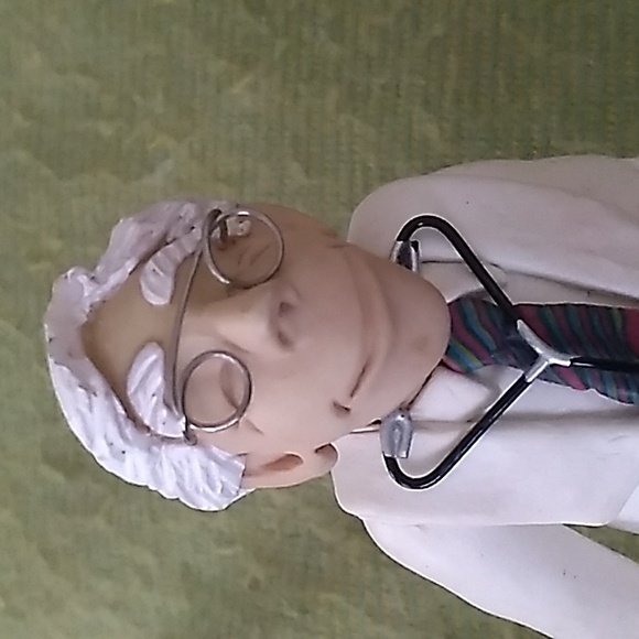 Diana Manning Shelf Sitter Limited Edition Doctor - Picture 5 of 12